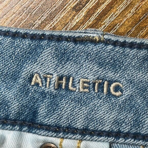 American Eagle Athletic Jeans Mens 33 x 32 Light Wash Next Level Flex Stretch - Picture 9 of 12